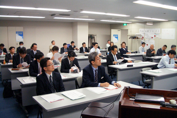 三菱東京ＵＦＪ銀行、日本政策金融公庫、西武信用金庫と金融情報交換会を開催しました