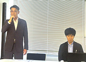 左から　業務統括部 次長　辻 覚史、業務統括部 企業支援統括課主幹　森本 晴之