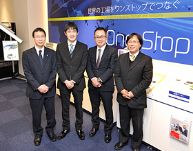 左から上島大慶公認会計士・税理士、鈴木裕氏、進藤大資取締役、城谷啓介部長