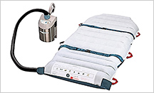 体位変換・移乗が簡単にできる「ホバーマット」。患者をつかんだり抱え上げたりする必要がないため、スタッフの疲労軽減、腰痛対策につながる