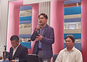 質問する石橋支部長