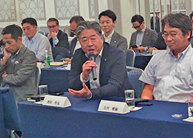 回答する豊村副会長