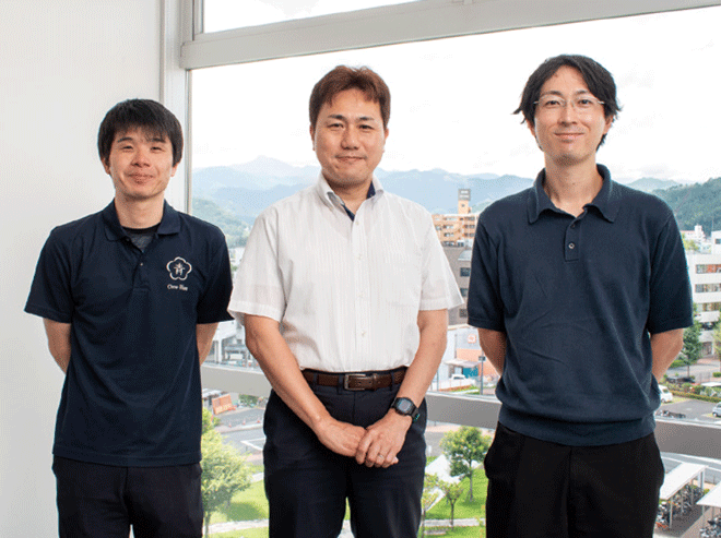 左から、碓井主事、大塚課長、清水主査