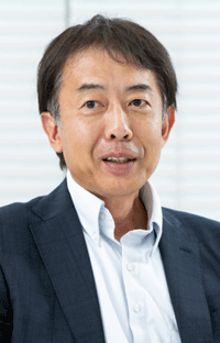 エクナ株式会社 向井健一 統括部長