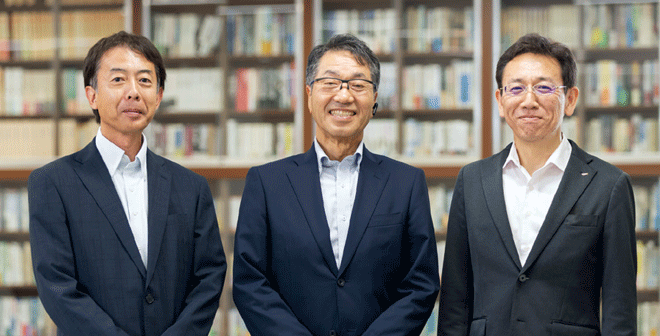 左から、向井統括部長、柏木氏、森本