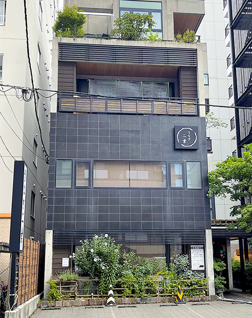 うなぎ二葉の店内